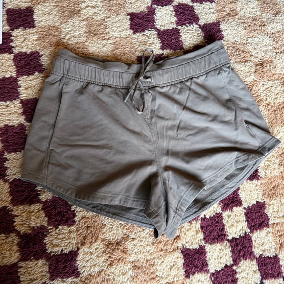 Lululemon Inner Glow High Rise Shorts, size 12 - Picture 5 of 6